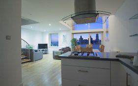 City Centre Apartment With Free Secure Underground Parking